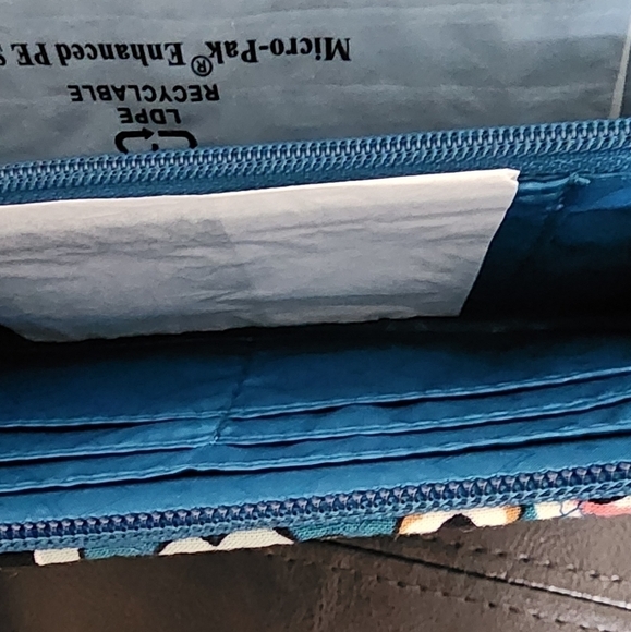 Vera Bradley RFID Accordion Wristlet - Picture 7 of 7